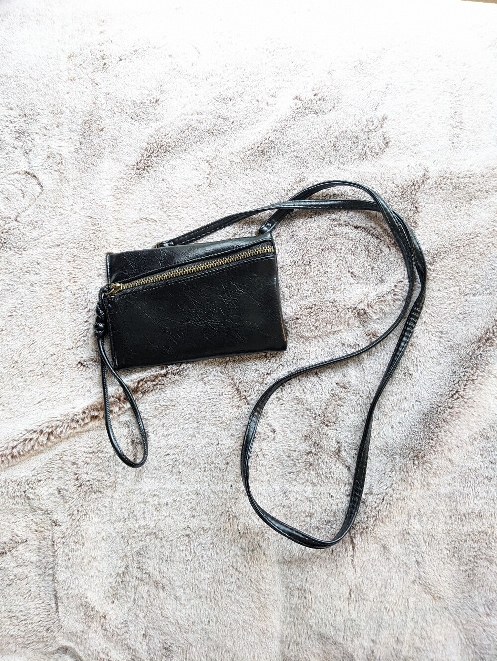 Universal Thread Small Wristlet Purse